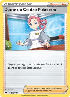 Dame du Centre Pokémon — carte 176 de l’extension Épée et Bouclier
